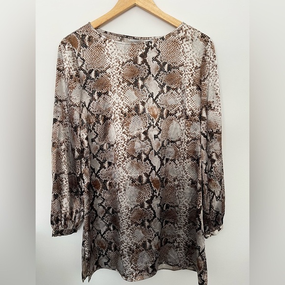 Chico's Womens SZ 1 Snake Reptile Tunic Blouse Silky Shiny Relaxed Boho 90s Y2K - Picture 1 of 4